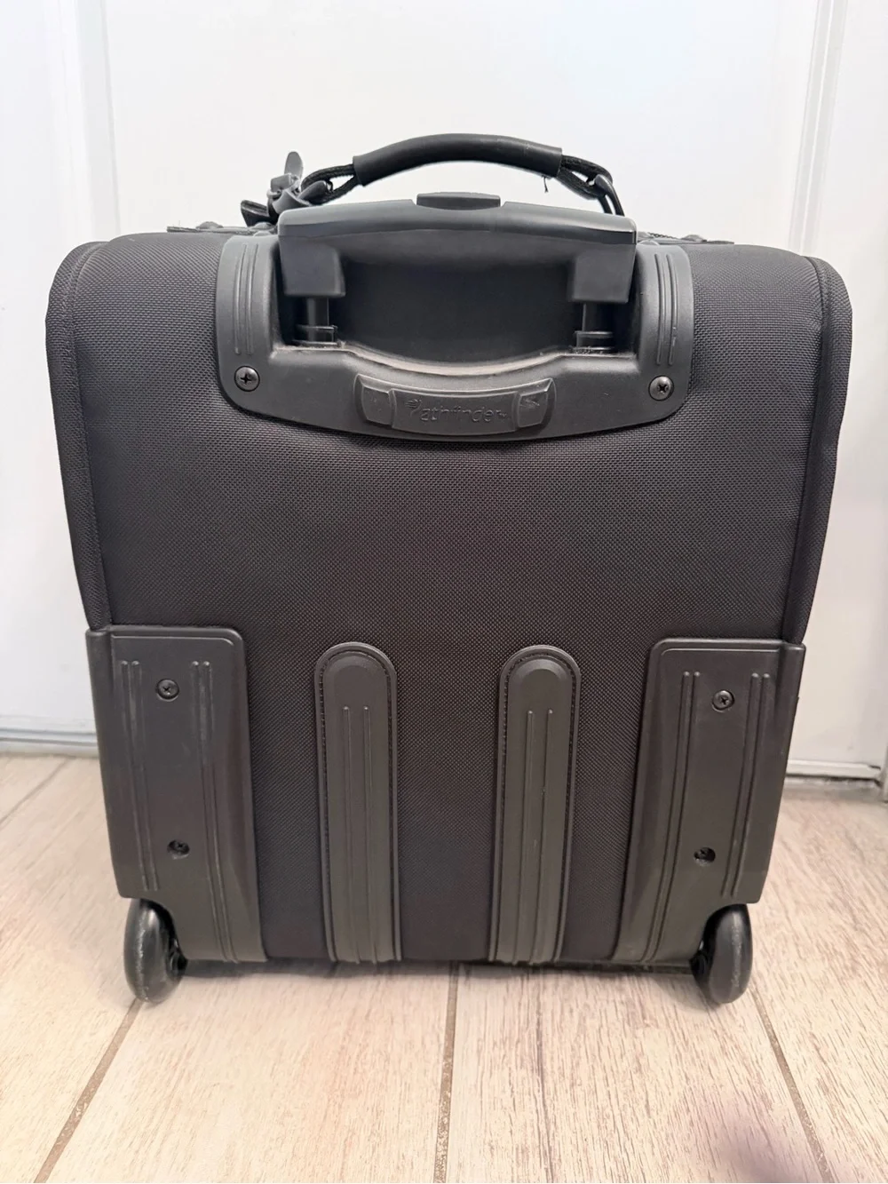 PATHFINDER Computer Carry on Professional Business Bag weekend wheels Ballistic
